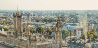 Dobrovolníků v Británii nakazí koronavirus, aby urychlily vývoj vakcíny